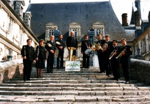 1990 - 16denní zájezd Německo, Belgie, Francie - foto Malé černé hudby na zámku ve Francii - 05