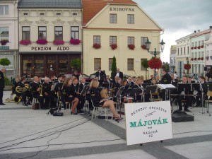 2004 08 - koncert na náměstí v Karviné