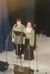 2002 01 - novoroční koncert - Věrka Šabacká a Halina Kubeczková